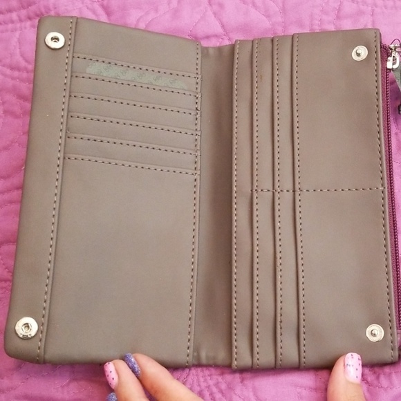 Burgundy Guess Wallet - Picture 3 of 3